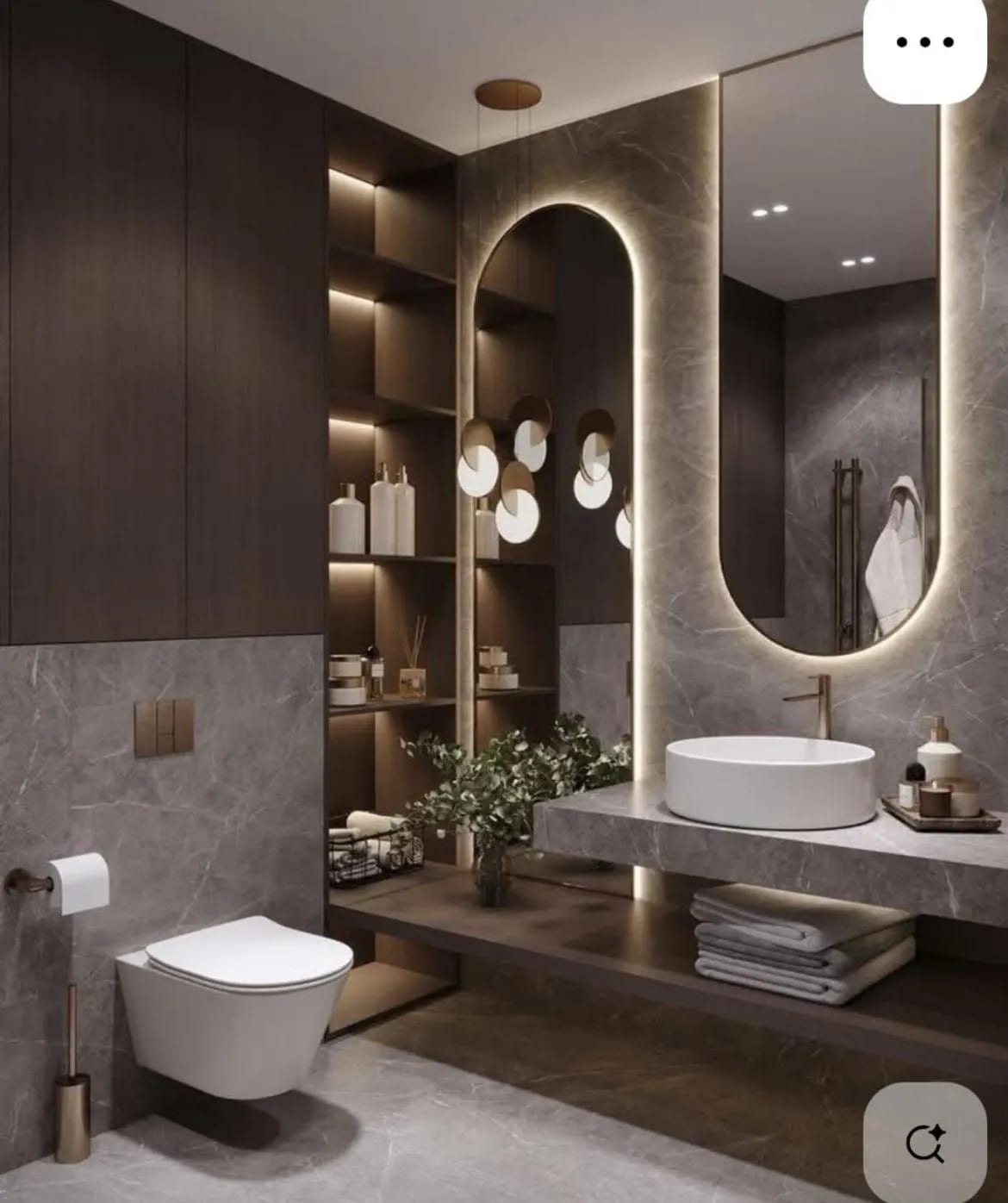 Kemerli ayna ve ahşap yüzeylerle banyo tasarım görseli